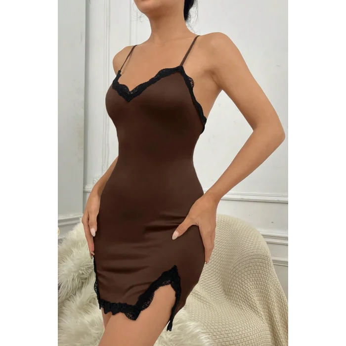 Kadın Kahverengi Göğsü ve Bacakları Dantelli Yırtmaçlı Şık Gecelik