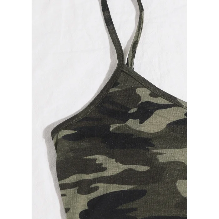 Kadın Kamuflaj Desenli Askılı Crop Top ve Şortlu Gecelik Takım