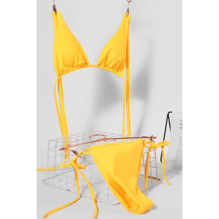Kadın Sarı Yandan Bağlamalı Tangalı Üçgen Bikini Mayo Takımı