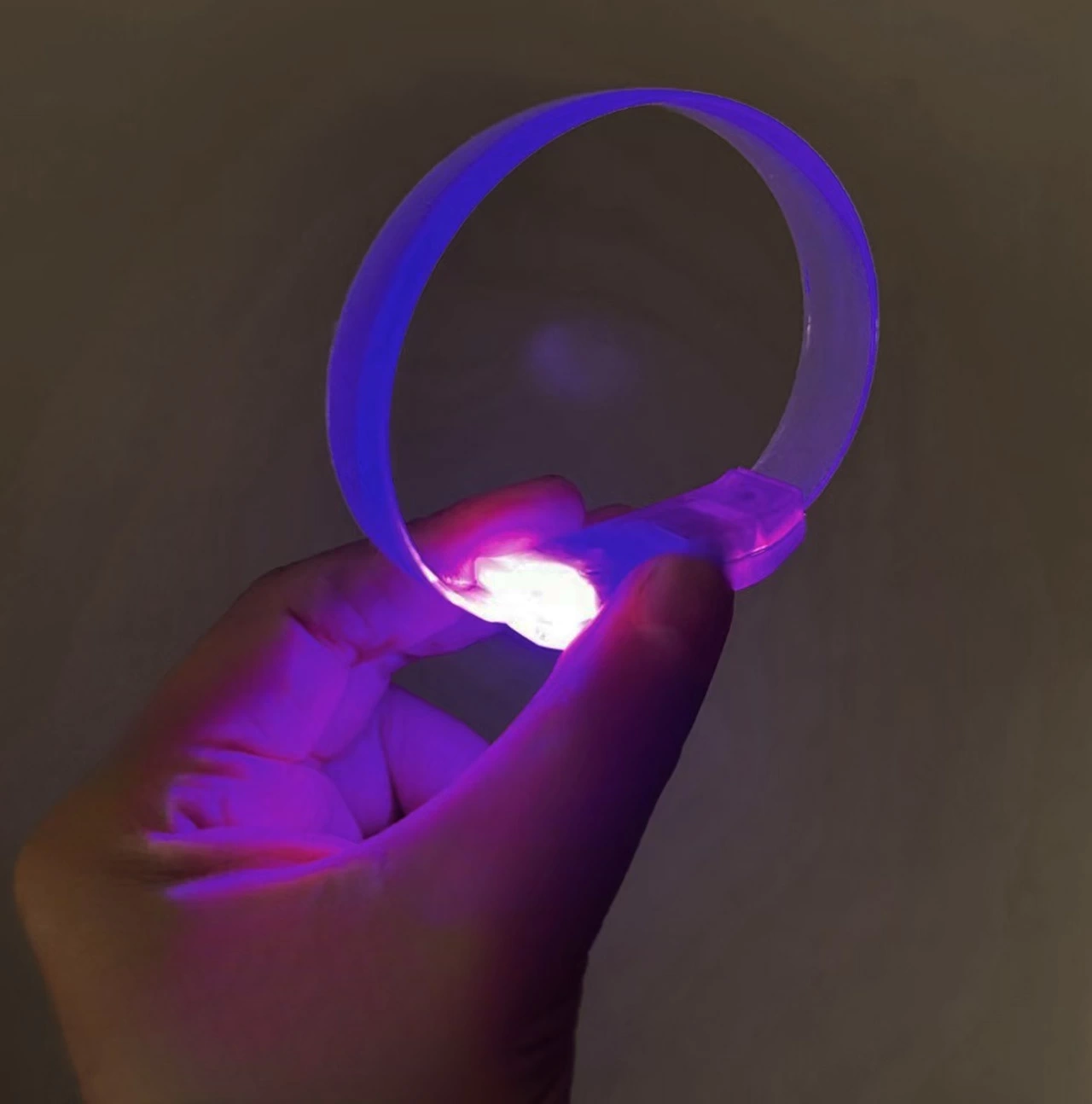 BUĞZ 3 Modlu Pilli LED Işıklı Esnek Parti Bilekliği Mor