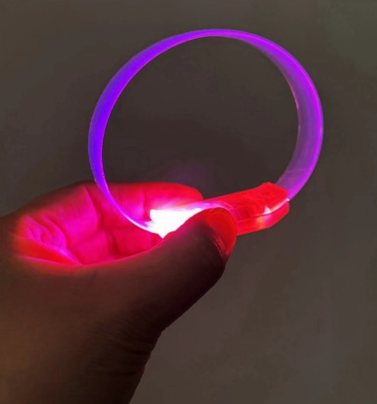 BUĞZ 3 Modlu Pilli LED Işıklı Esnek Parti Bilekliği Pembe