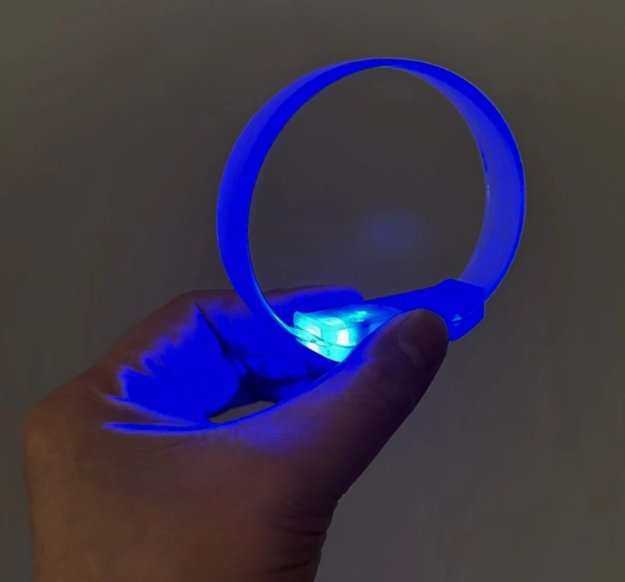BUĞZ 3 Modlu Pilli Led Işıklı Esnek Parti Bilekliği Mavi