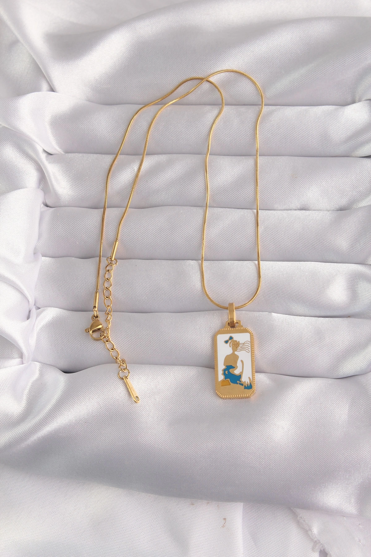 BUĞZ 316L Çelik Gold Renk Beyaz Mineli Kız Figür Tarot Kolye