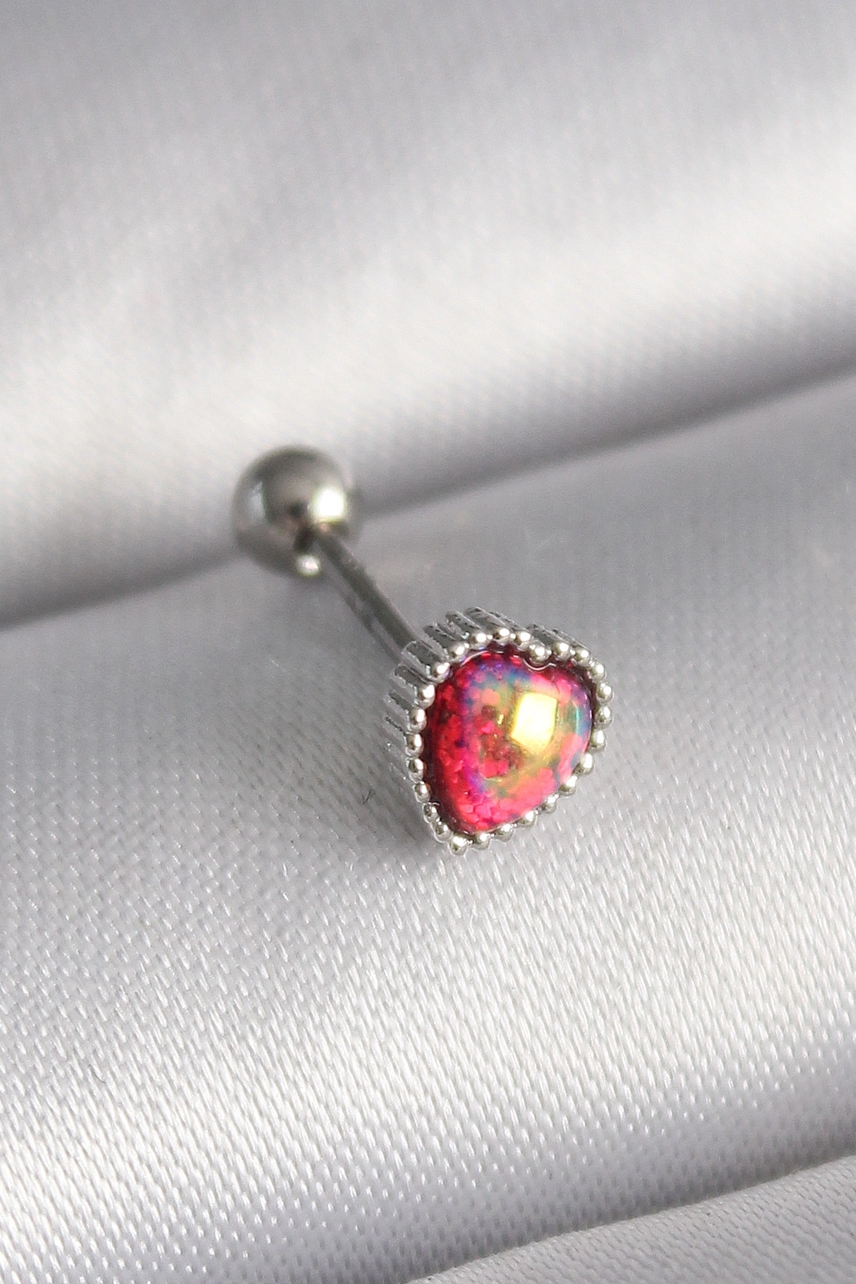 BUĞZ 316L Çelik Gümüş Renk Kırmızı Mineli Kalp Tragus Piercing