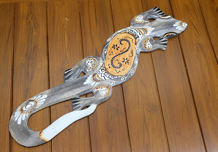 BUĞZ AHŞAP DUVARA ASMALI KERTENKELE FİGÜRÜ