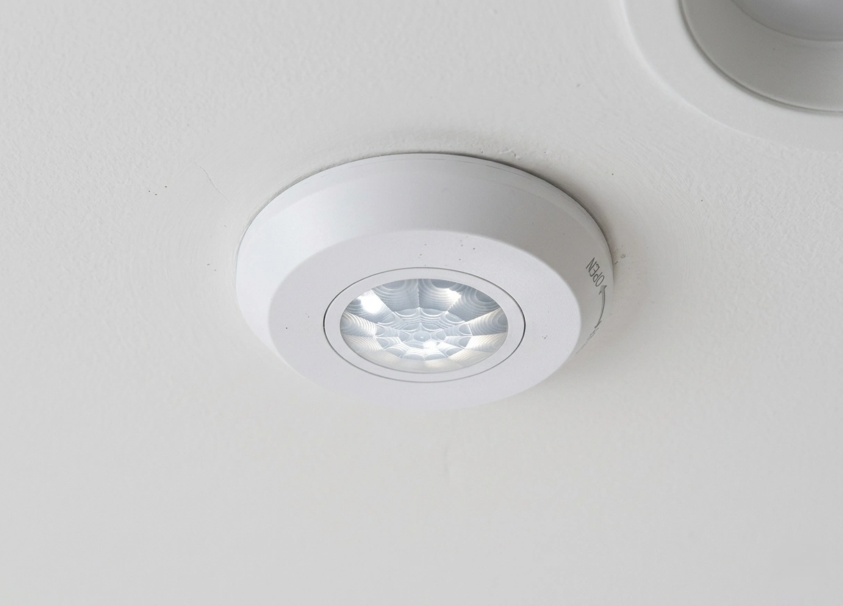 BUĞZ CATA CT 9243 1200 W 360 Derece Hareket Sensörü