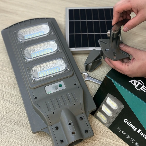 BUĞZ GÜNEŞ ENERJİLİ SOKAK LAMBASI 120 W