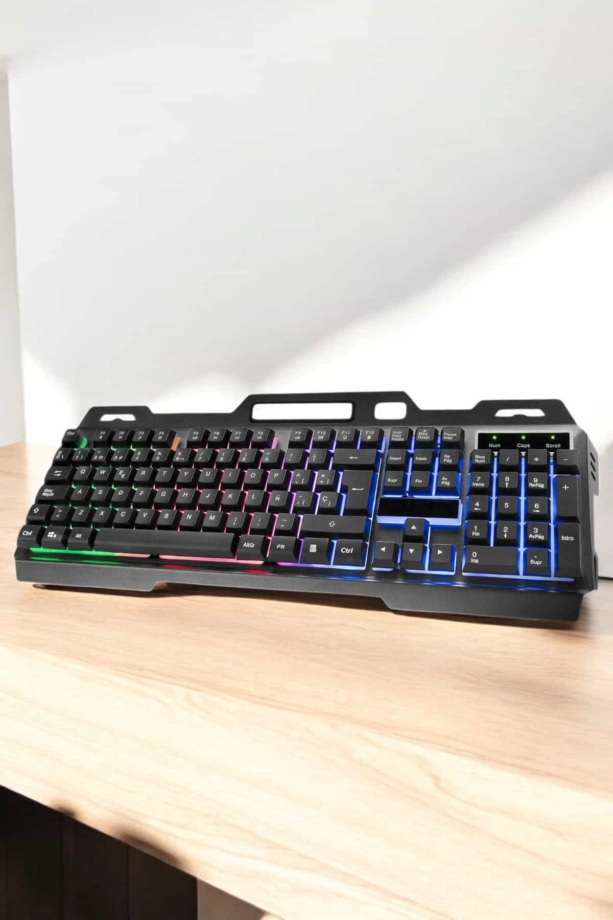 BUĞZ Led Işıklı Oyuncu Klavye Usb Girişli RGB Işıklı Q Klavye Mouse Hediyeli