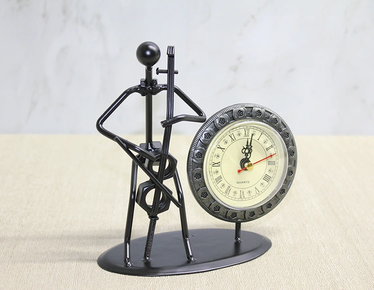 BUĞZ METAL SAATLİ KEMAN ÇALAN MÜZİSYEN