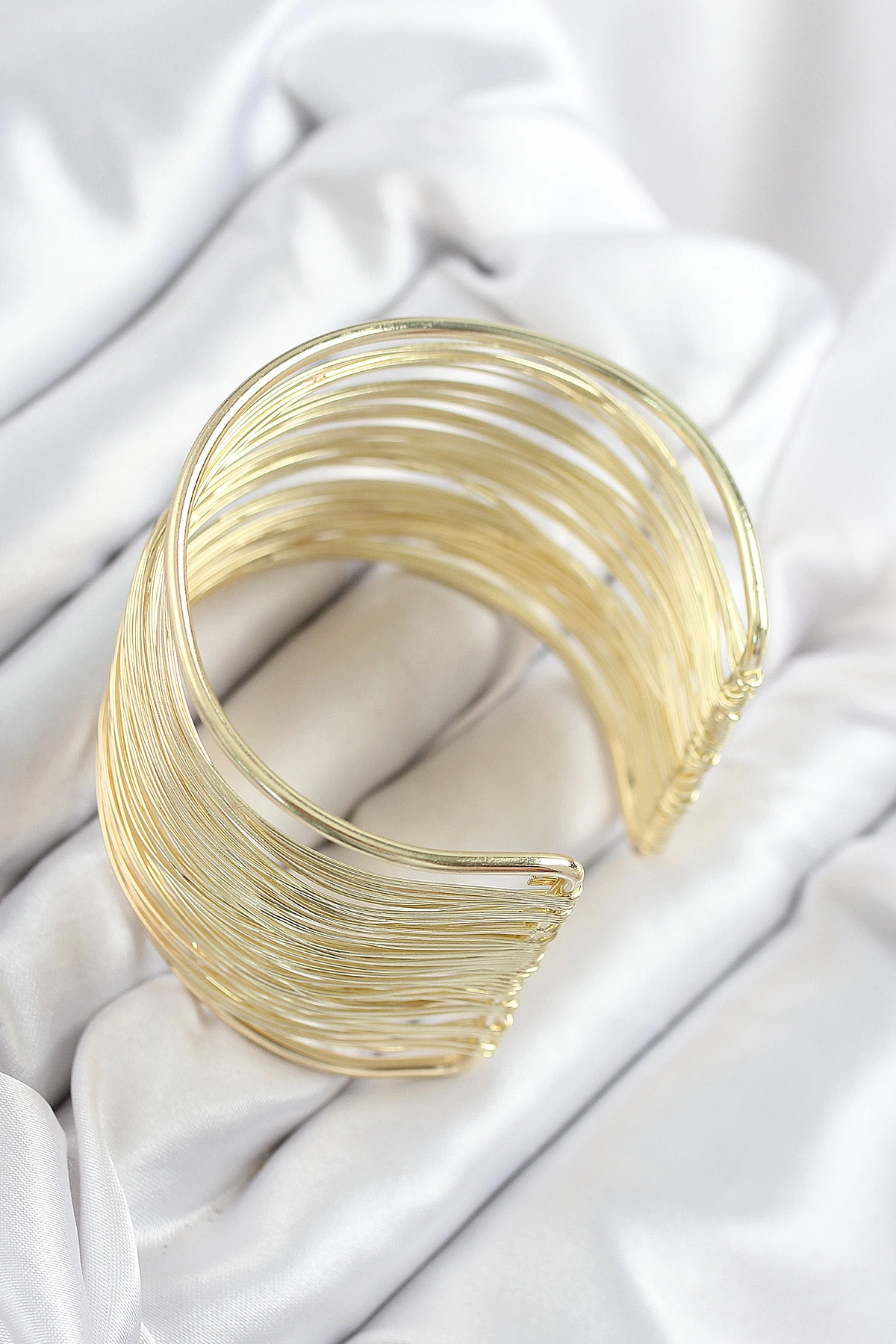 BUĞZ PİRİNÇ TEL SARMA MODEL GOLD RENK KADIN BİLEKLİLK - BUĞZ