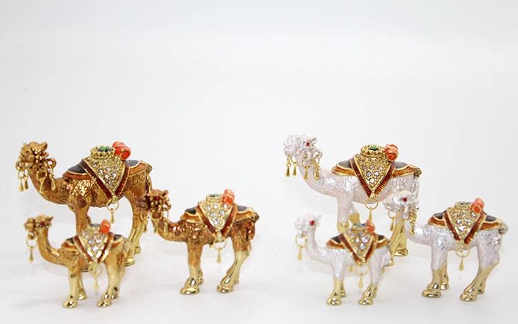 BUĞZ SWAROVSKİ TAŞLI 3'LÜ DEVE FİGÜRÜ MODEL 3