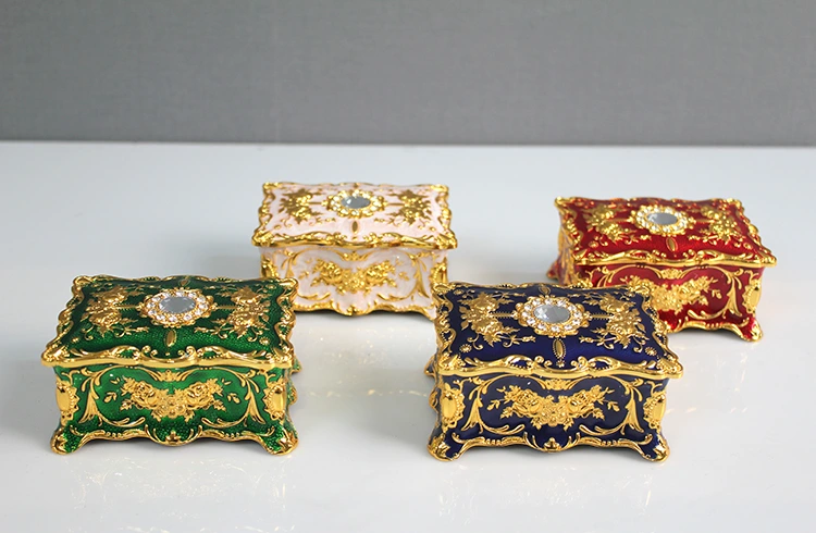 BUĞZ SWAROVSKİ TAŞLI KUTU MODEL 1