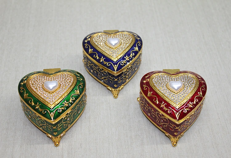 BUĞZ SWAROVSKİ TAŞLI KUTU MODEL 2
