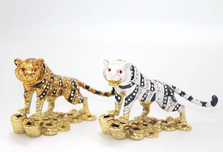 BUĞZ SWAROVSKİ TAŞLI TEKLİ LEOPAR MODEL 2