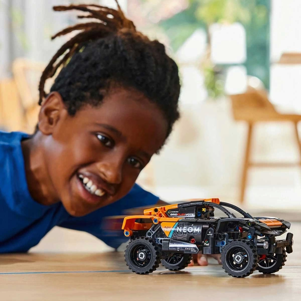 BUĞZ Technic NEOM McLaren Extreme E Race Car 42166
