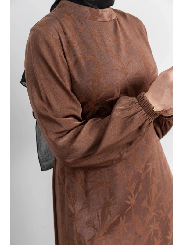 ETEK BÜZGÜ DETAYLI JAKAR ELBİSE - TABA - YAPRAK