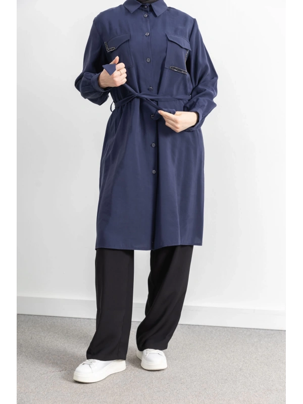 CEPLERİ TAŞ DETAYLI KUŞAKLI ARABOY - LACİVERT