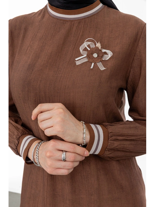 RİBANALI ETEĞİ BÜZGÜLÜ ELBİSE - KAHVE