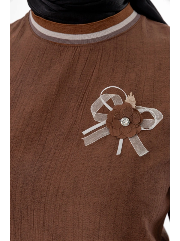 RİBANALI ETEĞİ BÜZGÜLÜ ELBİSE - KAHVE