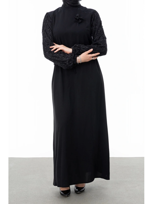 GARNİ KUMAŞLI BROŞLU ELBİSE - SİYAH