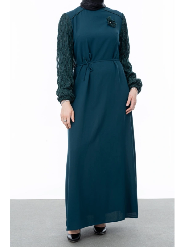 GARNİ KUMAŞLI BROŞLU ELBİSE - ZÜMRÜT