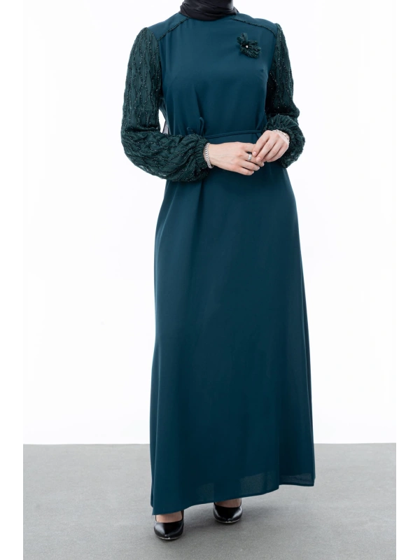 GARNİ KUMAŞLI BROŞLU ELBİSE - ZÜMRÜT