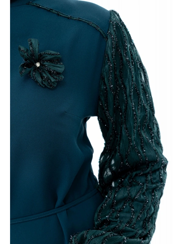 GARNİ KUMAŞLI BROŞLU ELBİSE - ZÜMRÜT