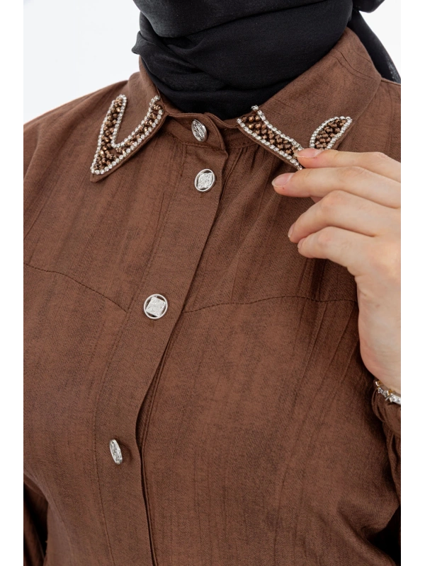 YAKASI VE ALLERİ TAŞLI PANTOLON TAKIM - KAHVE