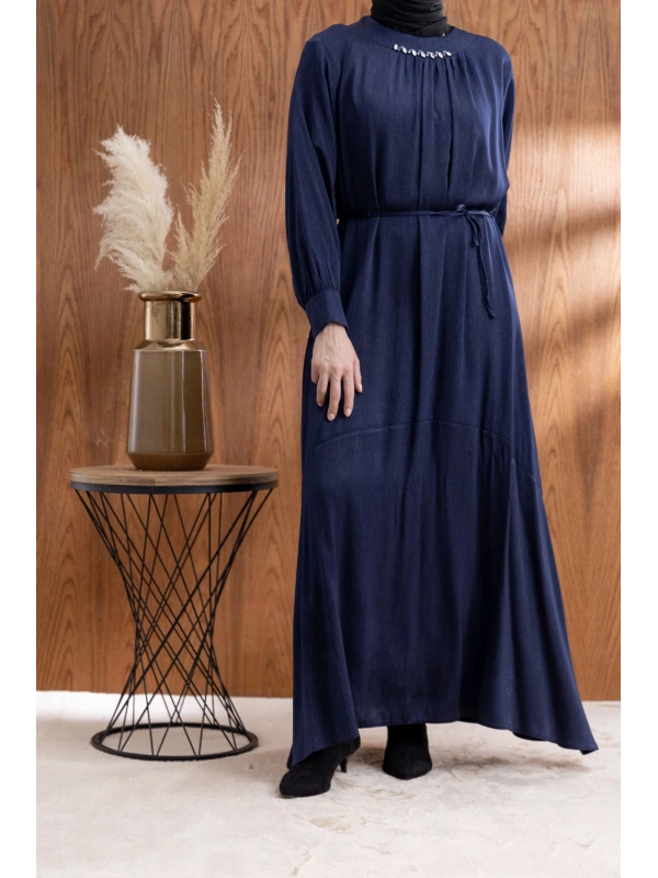 YAKASI BÜZGÜ VE TAŞ DETAYLI  ELBİSE - LACİVERT