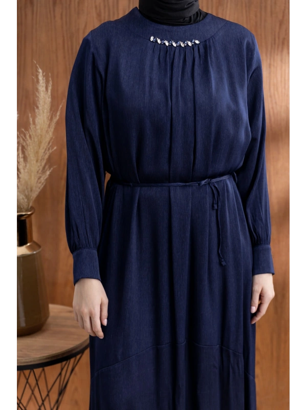 YAKASI BÜZGÜ VE TAŞ DETAYLI  ELBİSE - LACİVERT