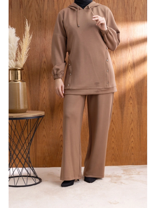 LETAFET DÜĞME ŞERİT DETAYLI KAPÜŞONLU PANTOLONLU TAKIM - AÇIK KAHVE