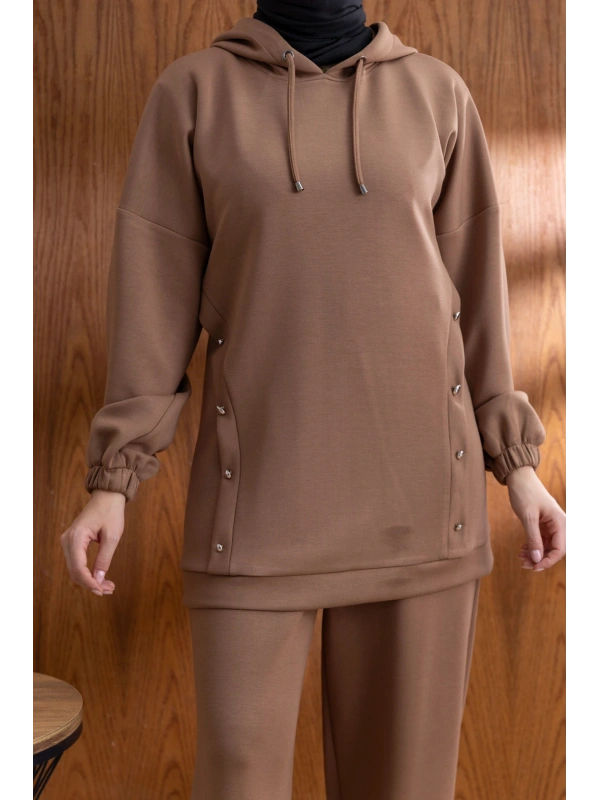 LETAFET DÜĞME ŞERİT DETAYLI KAPÜŞONLU PANTOLONLU TAKIM - AÇIK KAHVE