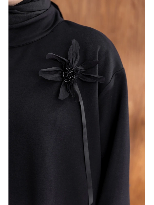 KOLU PİLİSE DETAYLI BROŞLU PANTOLONLU TAKIM - SİYAH