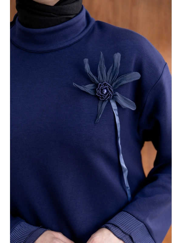 KOLU PİLİSE DETAYLI BROŞLU PANTOLONLU TAKIM - LACİVERT