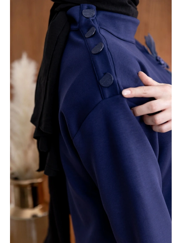 KOLU PİLİSE DETAYLI BROŞLU PANTOLONLU TAKIM - LACİVERT