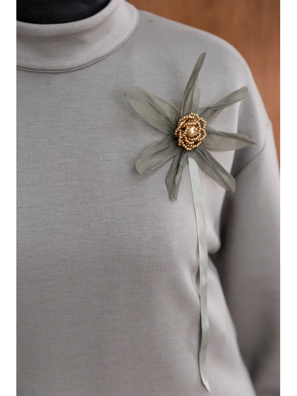 KOLU PİLİSE DETAYLI BROŞLU PANTOLONLU TAKIM - HAKİ