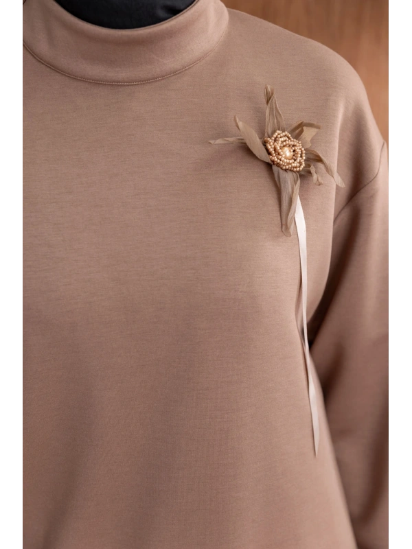 KOLU PİLİSE DETAYLI BROŞLU PANTOLONLU TAKIM - KOYU KAHVE