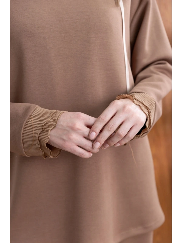 KOLU PİLİSE DETAYLI BROŞLU PANTOLONLU TAKIM - KOYU KAHVE