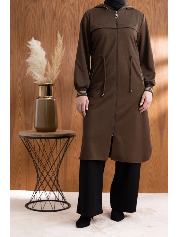 KAPÜŞONLU RİBANA VE ALLER DETAYLI GİYÇIK - KAHVE