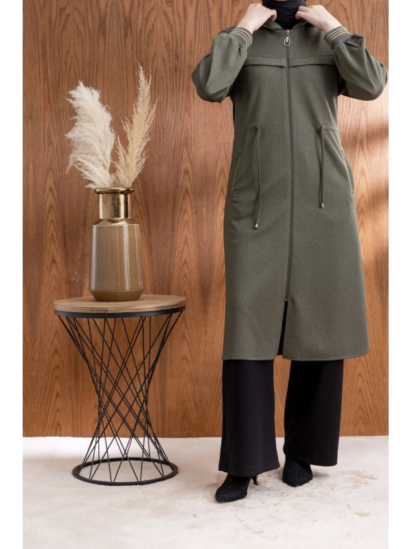 KAPÜŞONLU RİBANA VE ALLER DETAYLI GİYÇIK - HAKİ