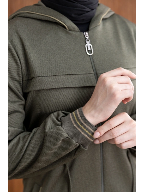 KAPÜŞONLU RİBANA VE ALLER DETAYLI GİYÇIK - HAKİ