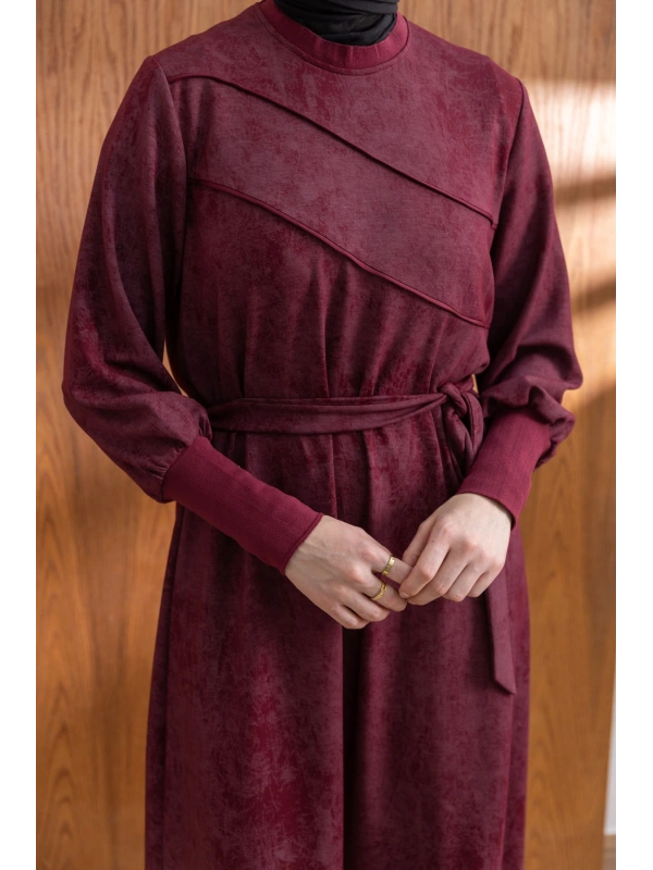 KOLLARI VE YAKASI RİBANALI ELBİSE - BORDO