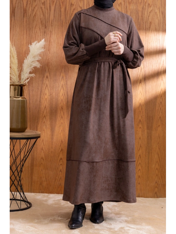 KOLLARI VE YAKASI RİBANALI ELBİSE - KAHVE