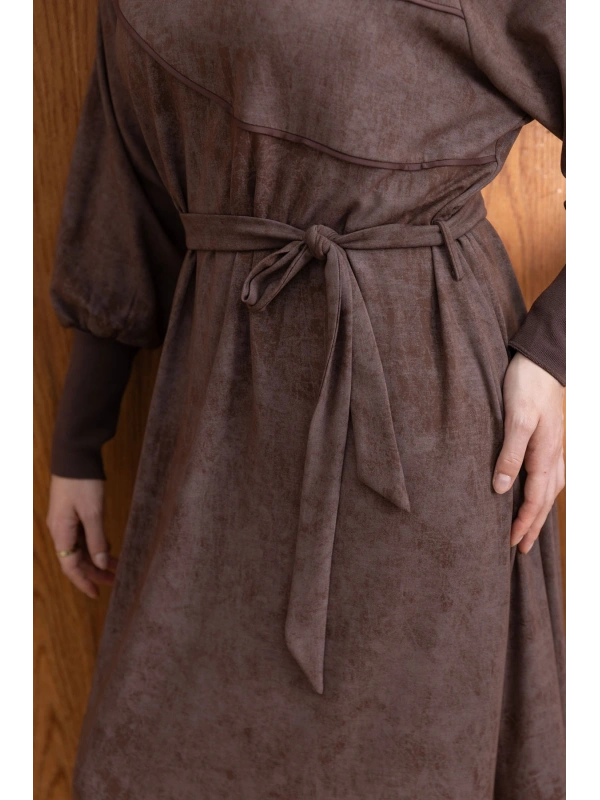 KOLLARI VE YAKASI RİBANALI ELBİSE - KAHVE