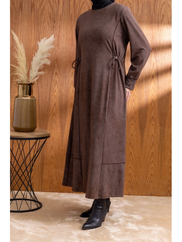 BELİ BAĞCIK DETAYLI KUPLU ELBİSE - KAHVE