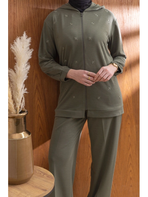 NAKIŞ VE İNCİ DETAYLI PANTOLONLU TAKIM - HAKİ