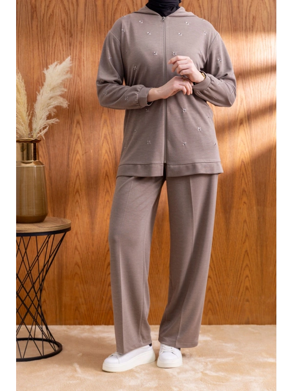 NAKIŞ VE İNCİ DETAYLI PANTOLONLU TAKIM - VİZON