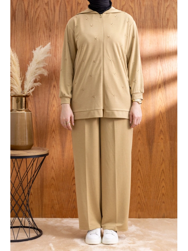 NAKIŞ VE İNCİ DETAYLI PANTOLONLU TAKIM - TAŞ