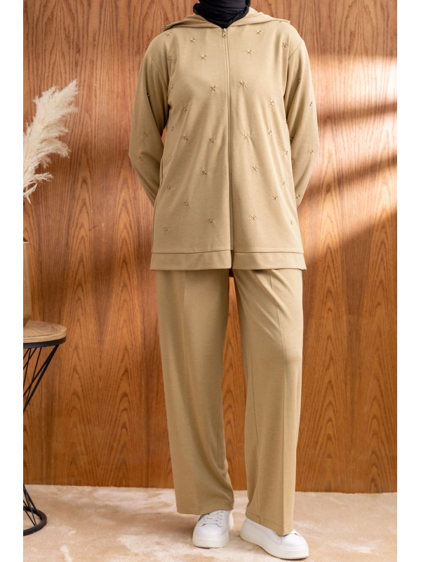 NAKIŞ VE İNCİ DETAYLI PANTOLONLU TAKIM - TAŞ