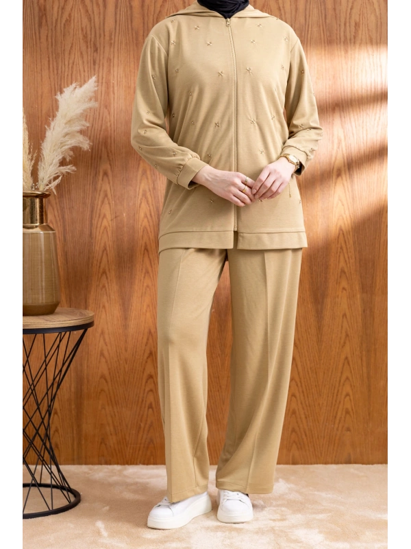 NAKIŞ VE İNCİ DETAYLI PANTOLONLU TAKIM - TAŞ